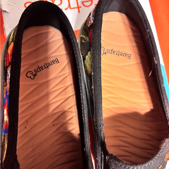 BareTraps Black Embroidered Flats - Picture 3 of 6